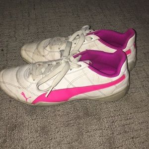 PINK AND WHITE PUMAS